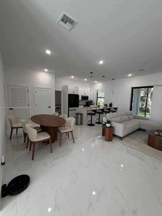 待售: $390,000 (4 贝兹, 2 浴室, 0 平方英尺)