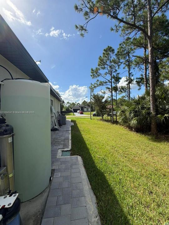 待售: $390,000 (4 贝兹, 2 浴室, 0 平方英尺)