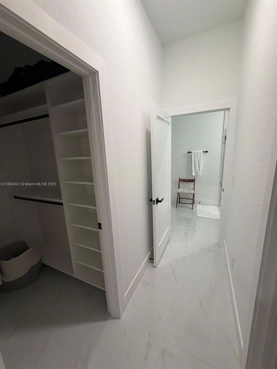 待售: $390,000 (4 贝兹, 2 浴室, 0 平方英尺)