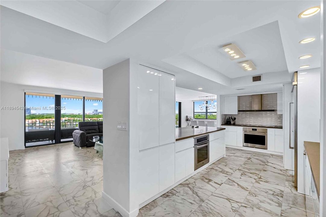 En Renta: $15,500 (3 camas, 2 baños, 2424 Pies cuadrados)