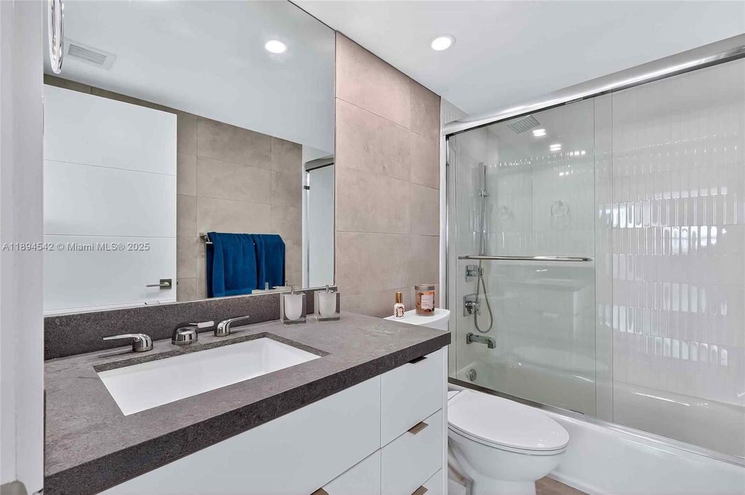 En Renta: $15,500 (3 camas, 2 baños, 2424 Pies cuadrados)