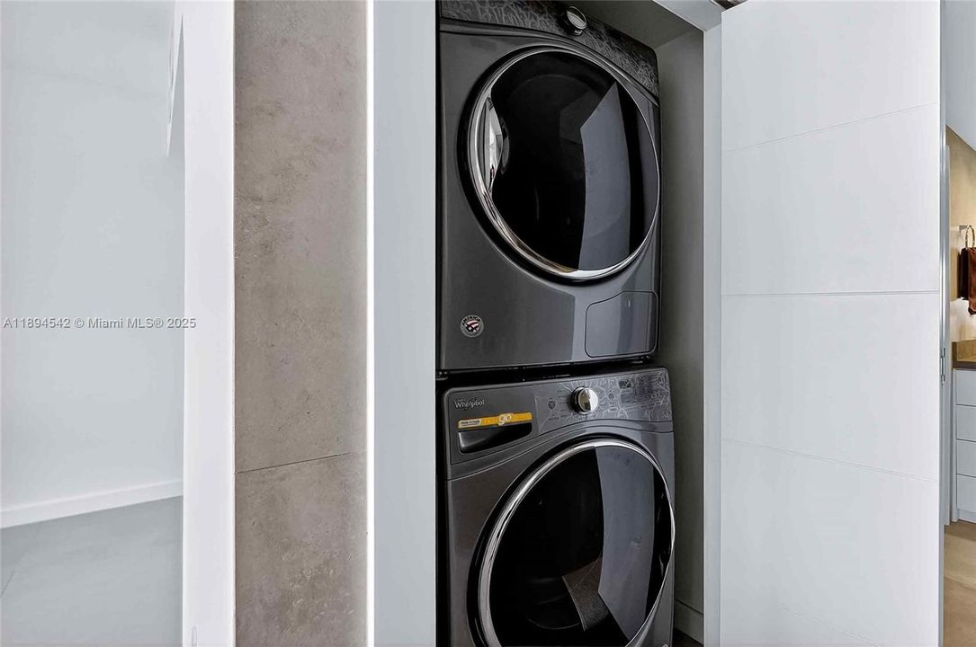 En Renta: $15,500 (3 camas, 2 baños, 2424 Pies cuadrados)