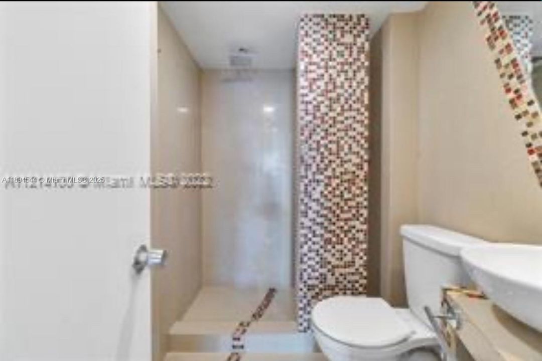 最近租的: $1,800 (1 贝兹, 2 浴室, 861 平方英尺)