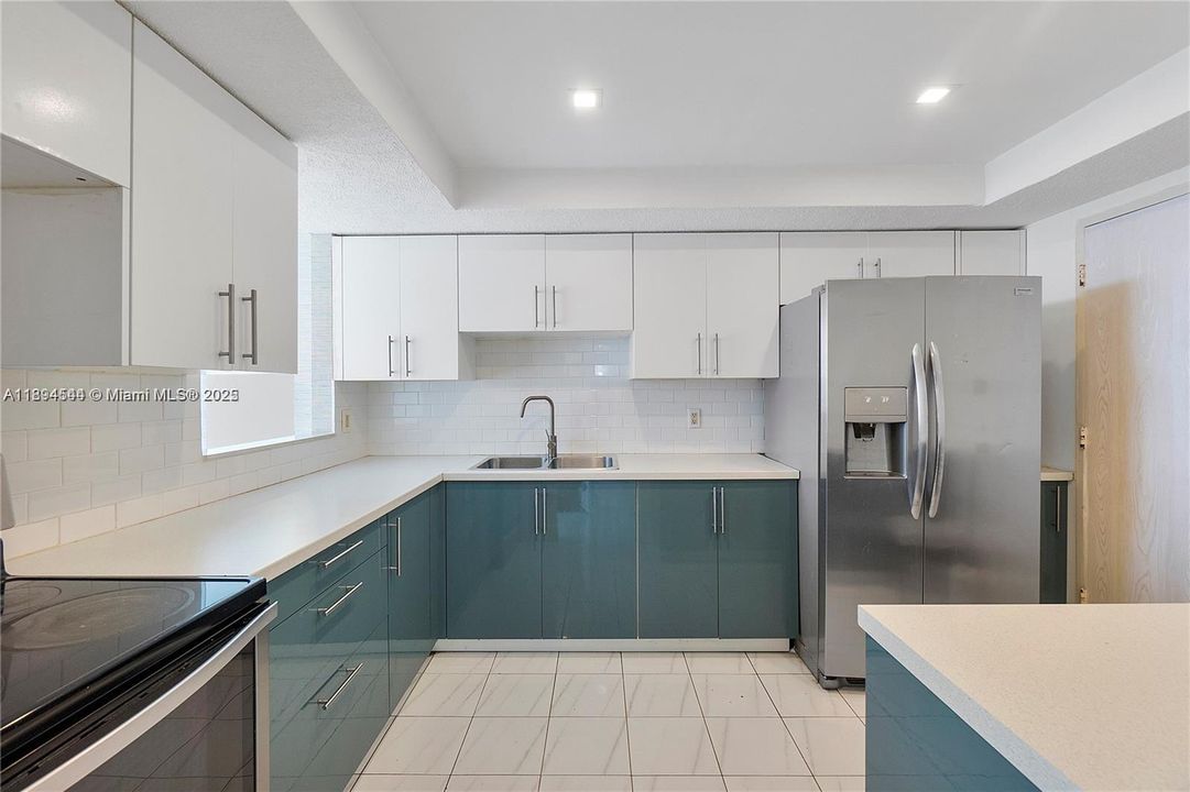 最近租的: $1,800 (1 贝兹, 2 浴室, 861 平方英尺)