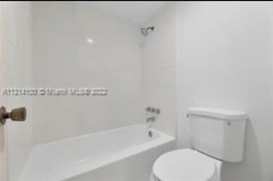 最近租的: $1,800 (1 贝兹, 2 浴室, 861 平方英尺)