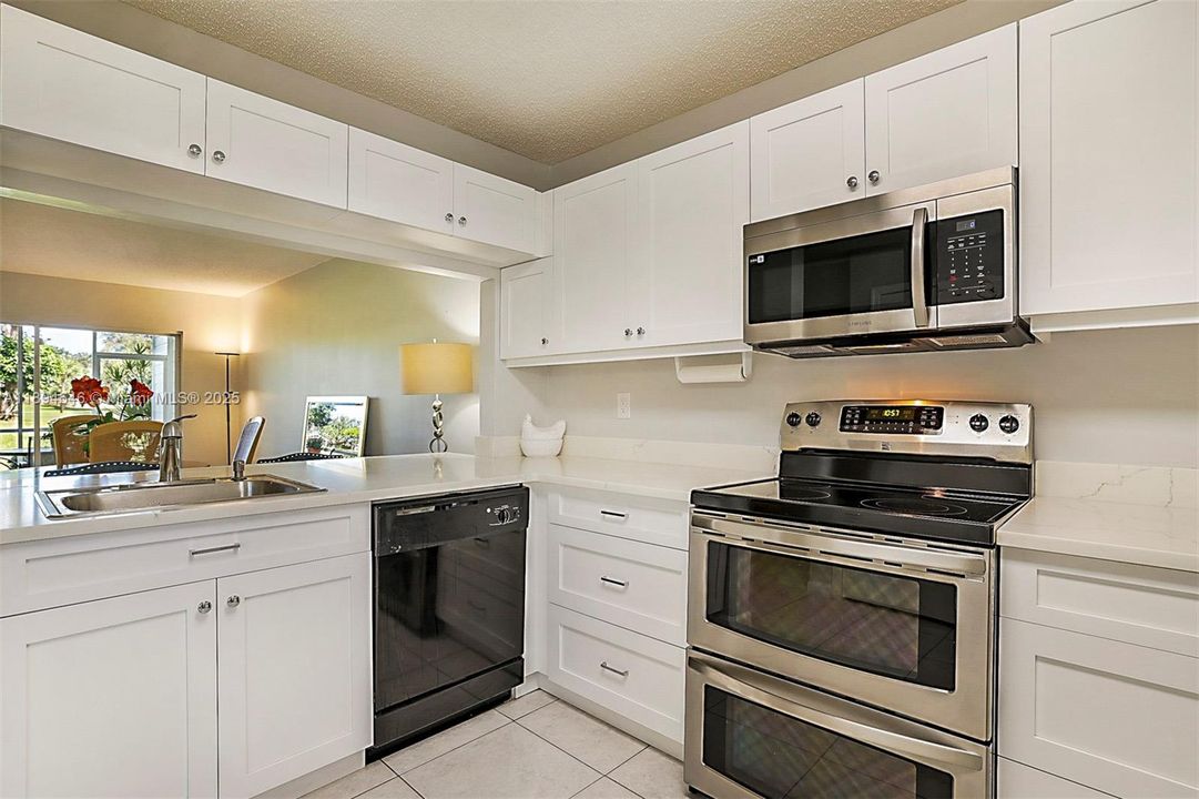 Bright cheery Kitchen eat in at the bar or plenty of room for a kitchen table in the nook area