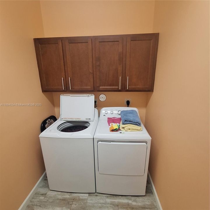 待售: $328,000 (2 贝兹, 2 浴室, 1616 平方英尺)