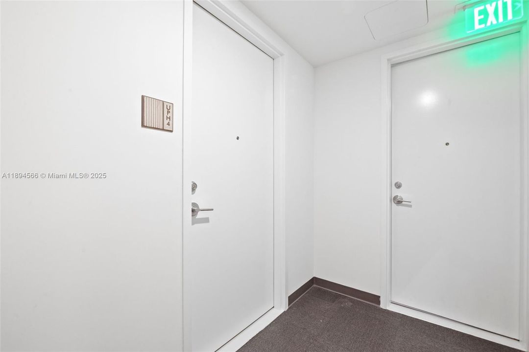 For Sale: $4,100,000 (3 beds, 3 baths, 2500 Square Feet)