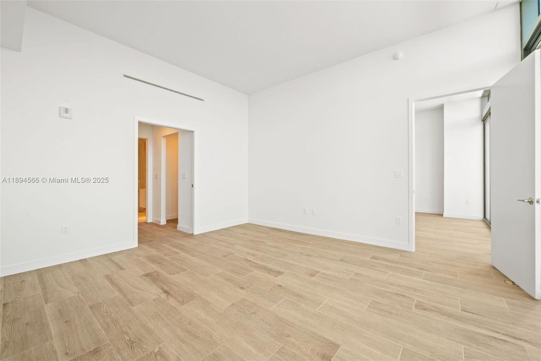 For Sale: $4,100,000 (3 beds, 3 baths, 2500 Square Feet)