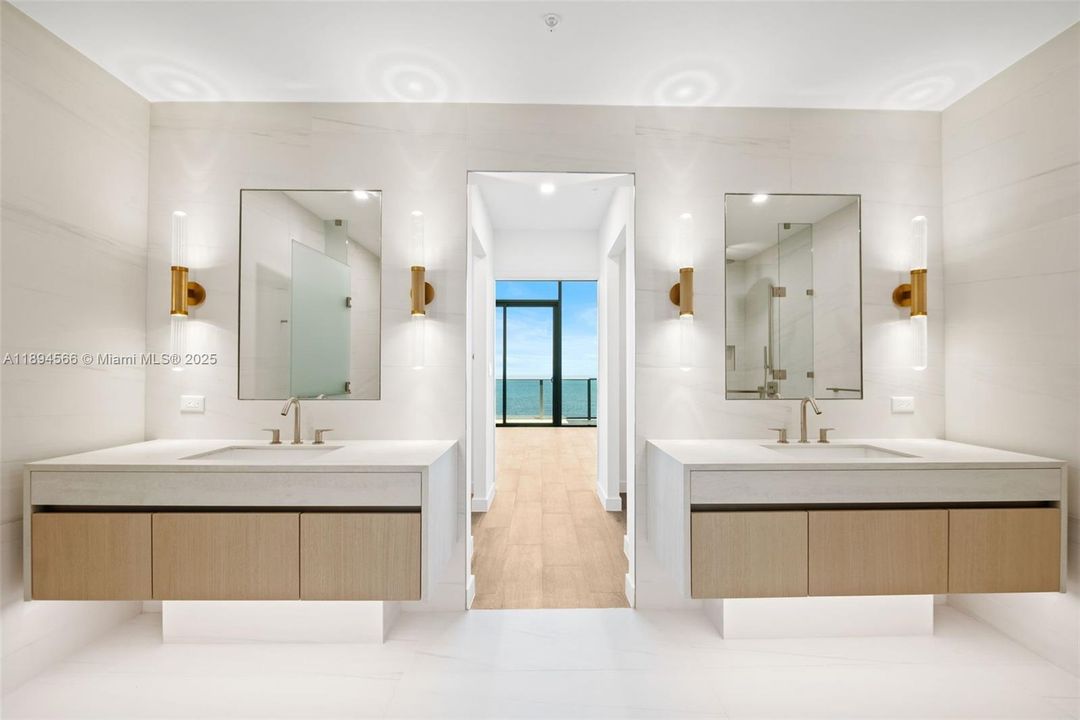 For Sale: $4,100,000 (3 beds, 3 baths, 2500 Square Feet)