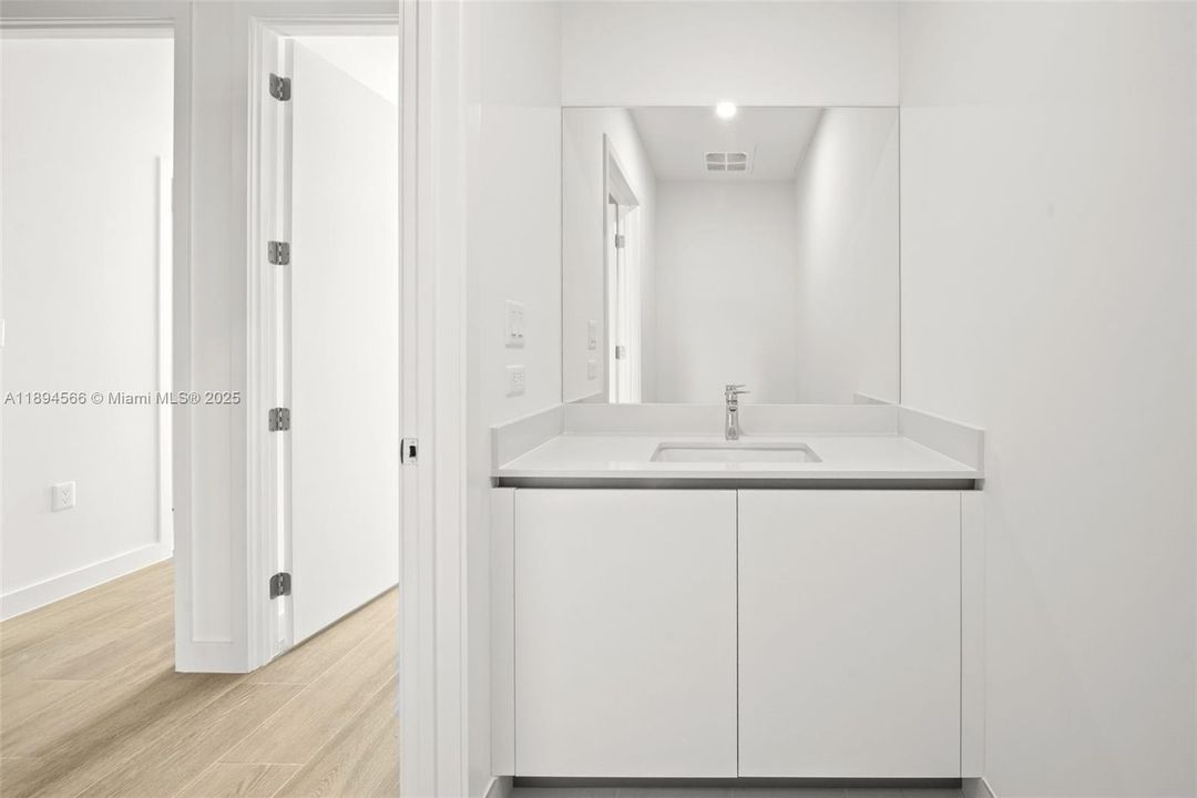 For Sale: $4,100,000 (3 beds, 3 baths, 2500 Square Feet)