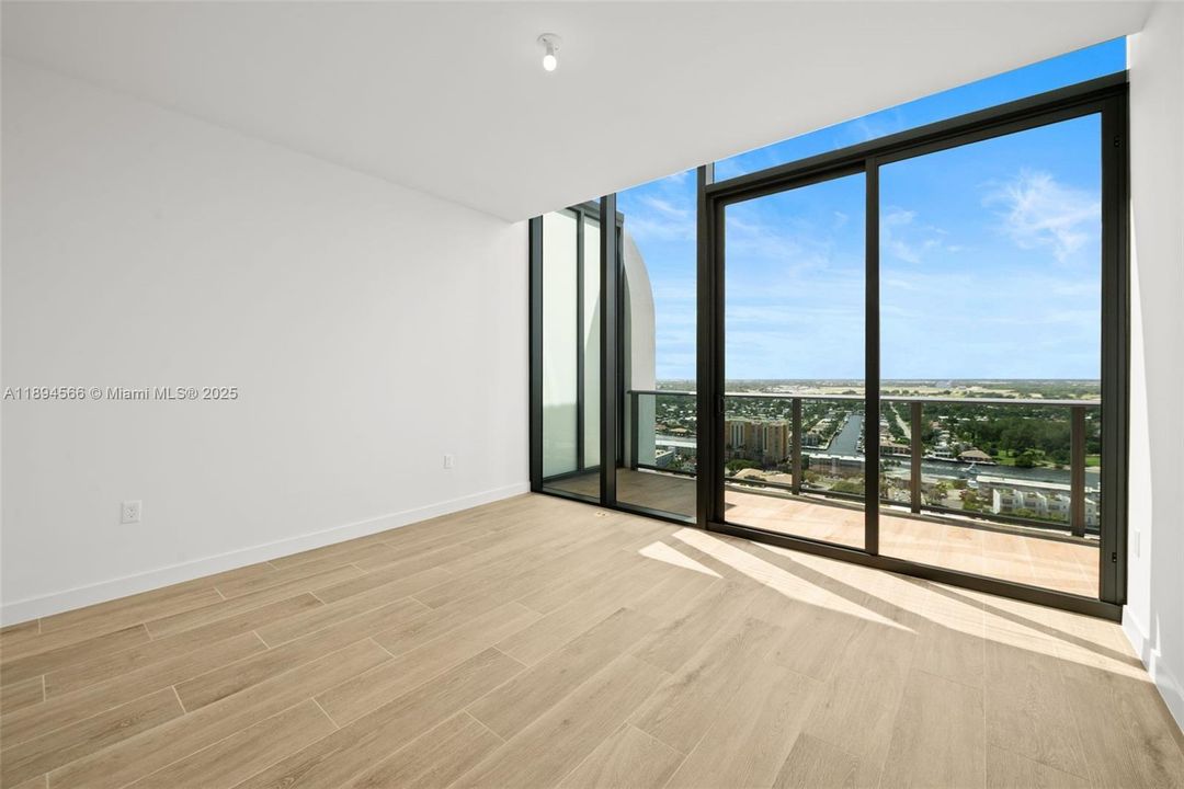 For Sale: $4,100,000 (3 beds, 3 baths, 2500 Square Feet)