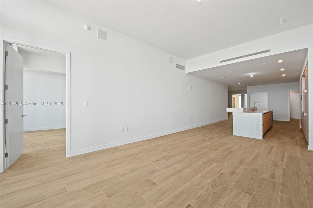 For Sale: $4,100,000 (3 beds, 3 baths, 2500 Square Feet)