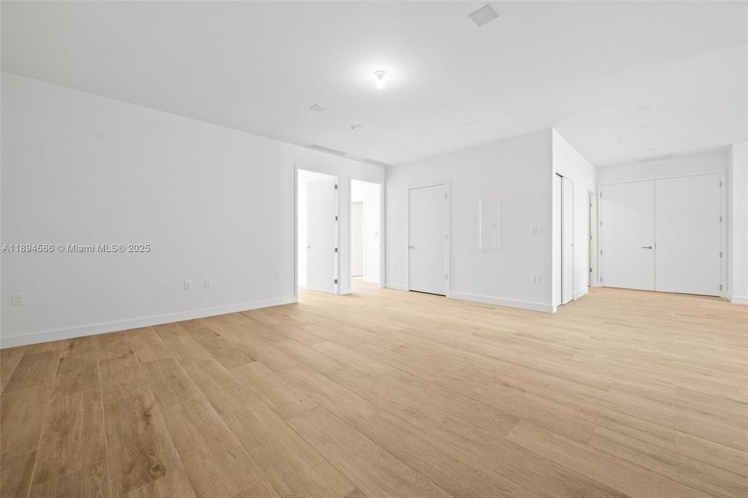 For Sale: $4,100,000 (3 beds, 3 baths, 2500 Square Feet)