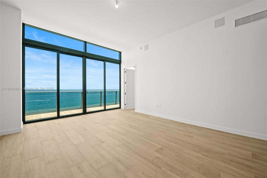 For Sale: $4,100,000 (3 beds, 3 baths, 2500 Square Feet)