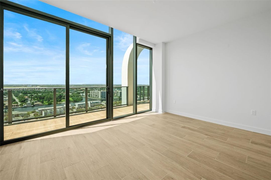 For Sale: $4,100,000 (3 beds, 3 baths, 2500 Square Feet)