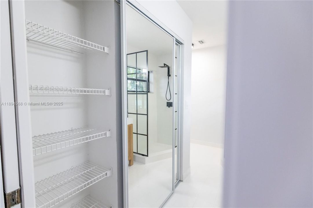 出租: $5,100 (3 贝兹, 2 浴室, 1852 平方英尺)