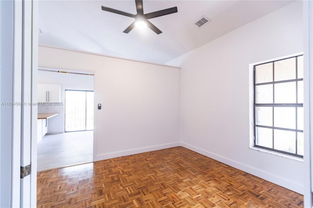 出租: $5,100 (3 贝兹, 2 浴室, 1852 平方英尺)