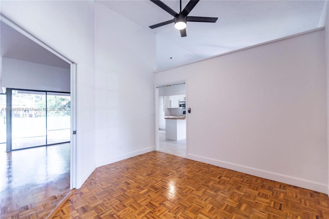 出租: $5,100 (3 贝兹, 2 浴室, 1852 平方英尺)