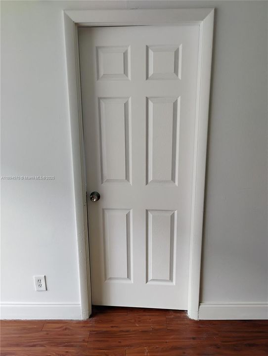 For Sale: $118,000 (1 beds, 1 baths, 800 Square Feet)