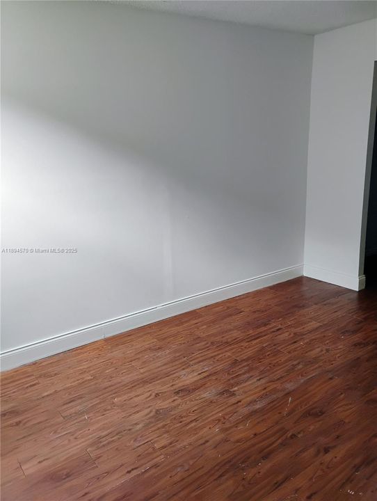 For Sale: $118,000 (1 beds, 1 baths, 800 Square Feet)