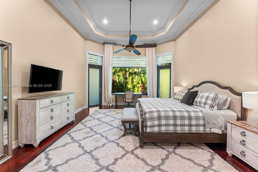 出租: $12,500 (5 贝兹, 3 浴室, 3192 平方英尺)