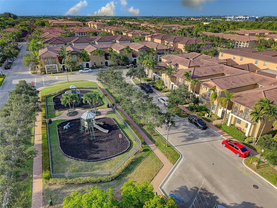 最近租的: $2,550 (2 贝兹, 2 浴室, 1040 平方英尺)