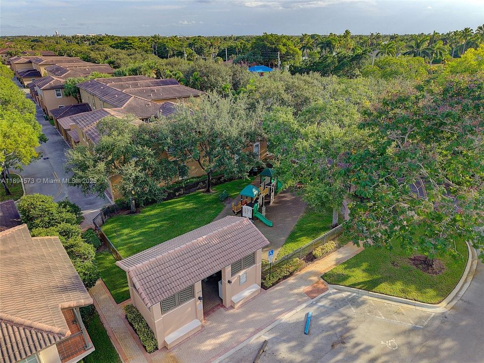 最近租的: $2,550 (2 贝兹, 2 浴室, 1040 平方英尺)