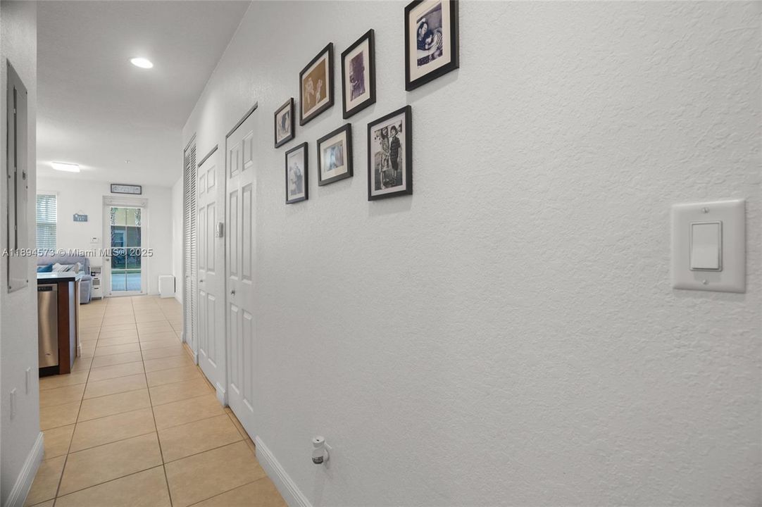 最近租的: $2,550 (2 贝兹, 2 浴室, 1040 平方英尺)