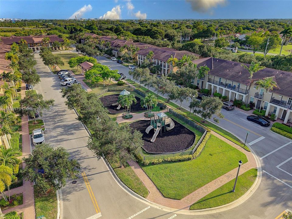 最近租的: $2,550 (2 贝兹, 2 浴室, 1040 平方英尺)