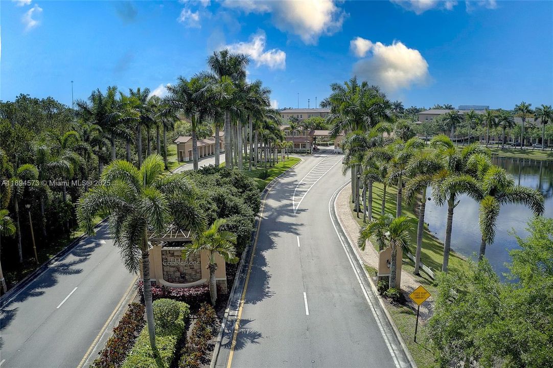 最近租的: $2,550 (2 贝兹, 2 浴室, 1040 平方英尺)