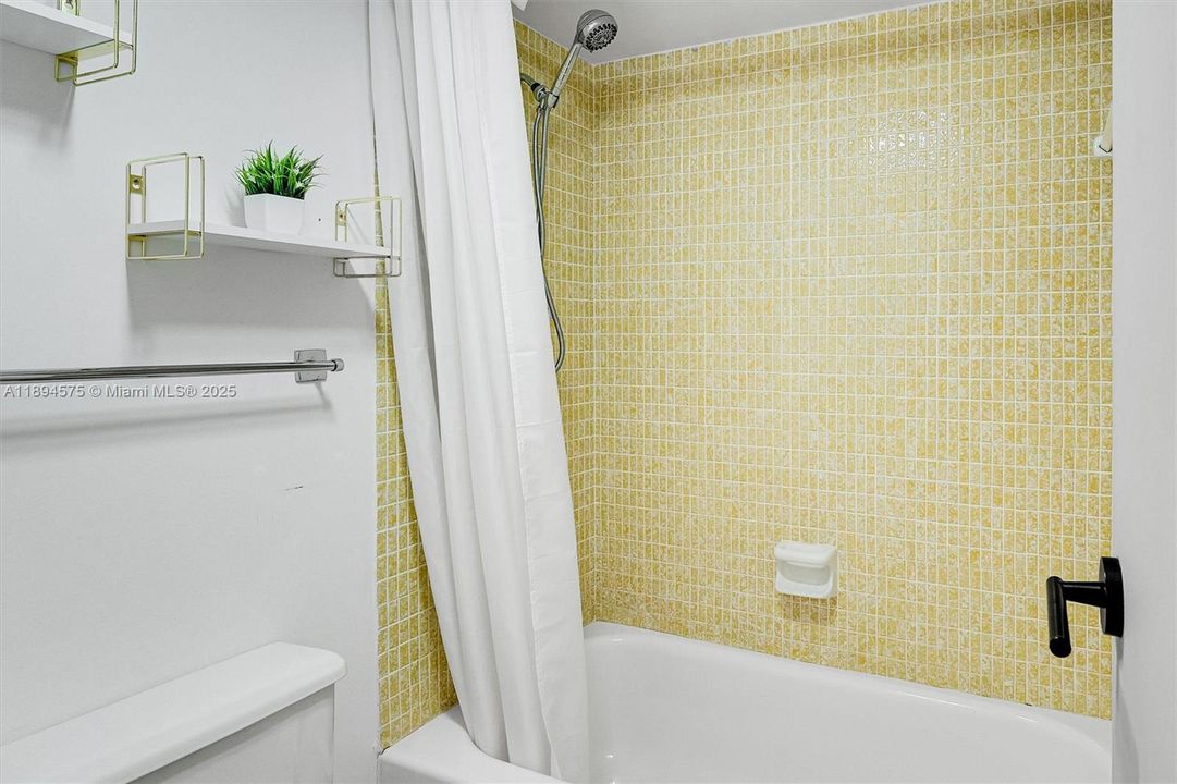 For Sale: $499,998 (2 beds, 2 baths, 1521 Square Feet)