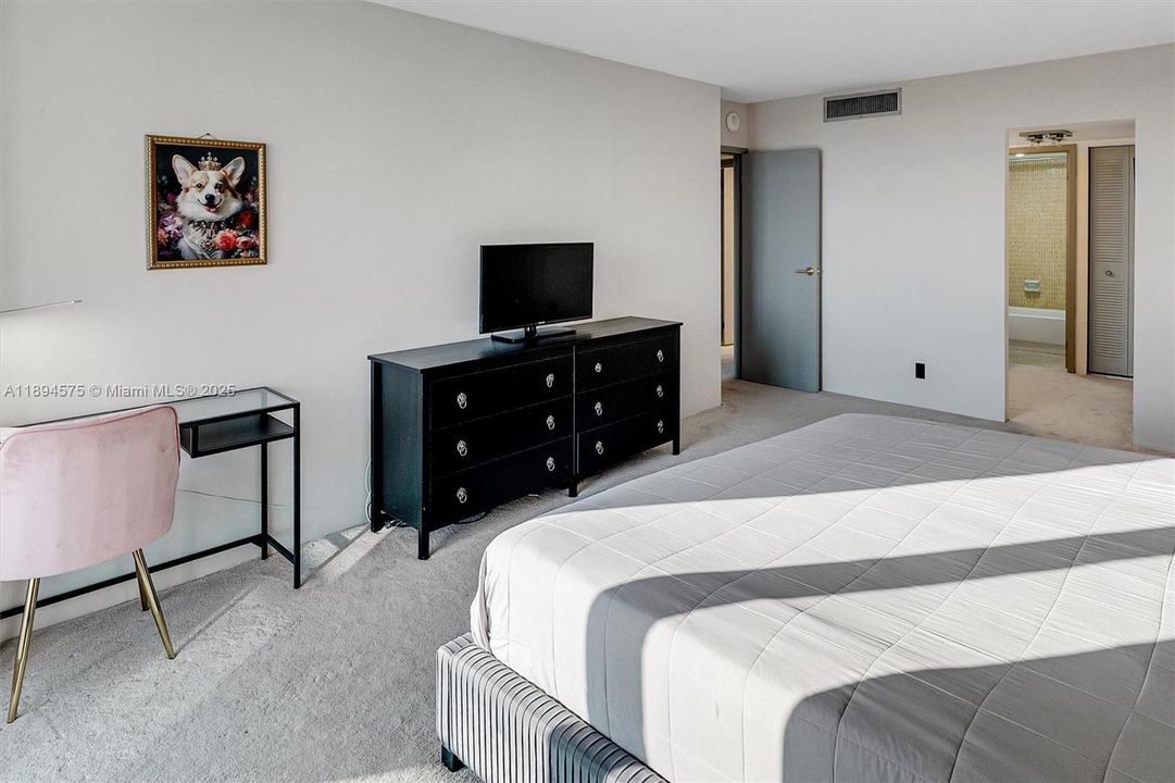 For Sale: $499,998 (2 beds, 2 baths, 1521 Square Feet)