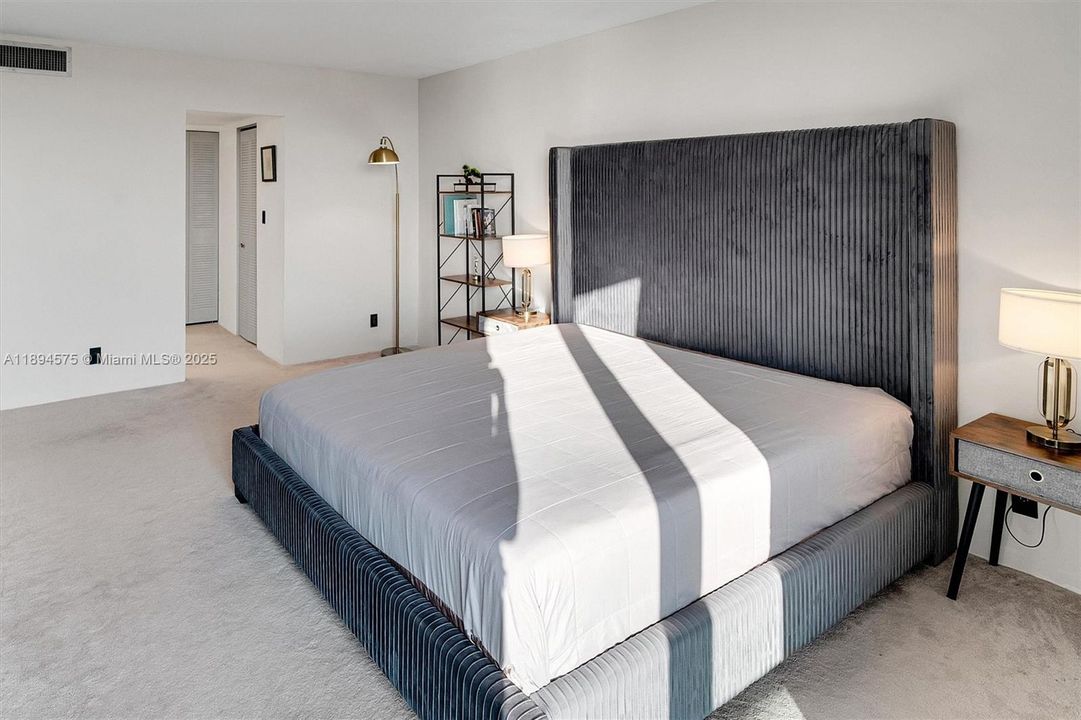 For Sale: $499,998 (2 beds, 2 baths, 1521 Square Feet)