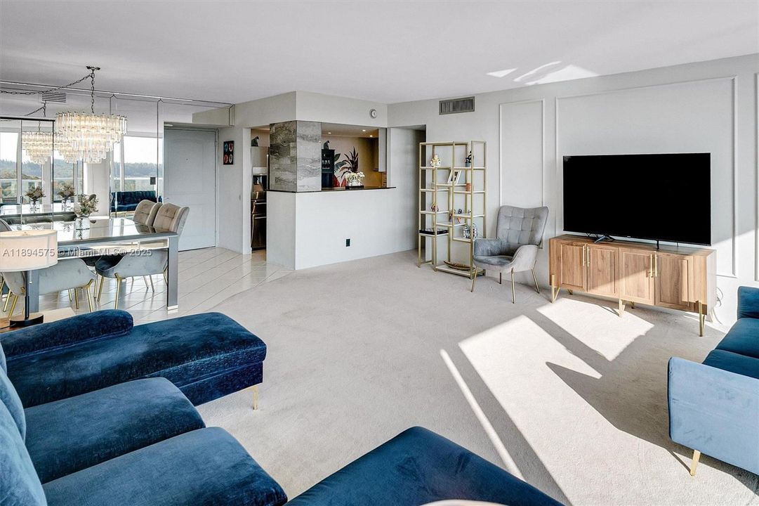 For Sale: $499,998 (2 beds, 2 baths, 1521 Square Feet)