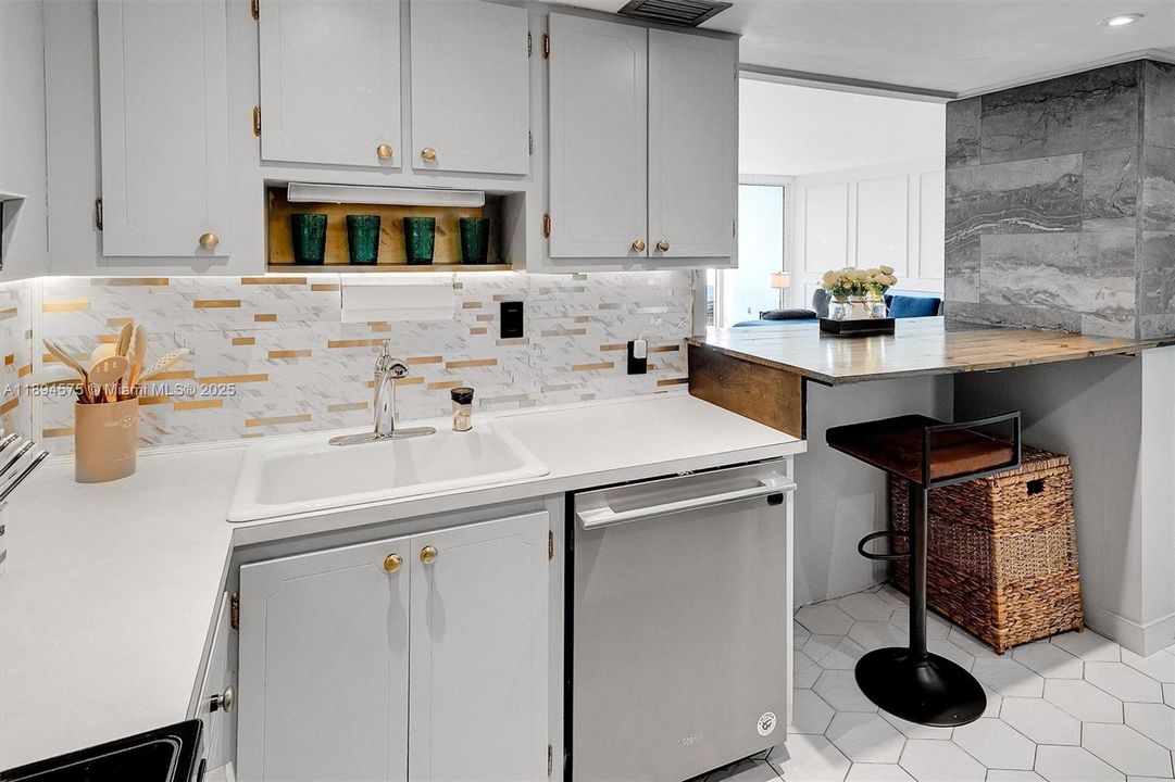 For Sale: $499,998 (2 beds, 2 baths, 1521 Square Feet)