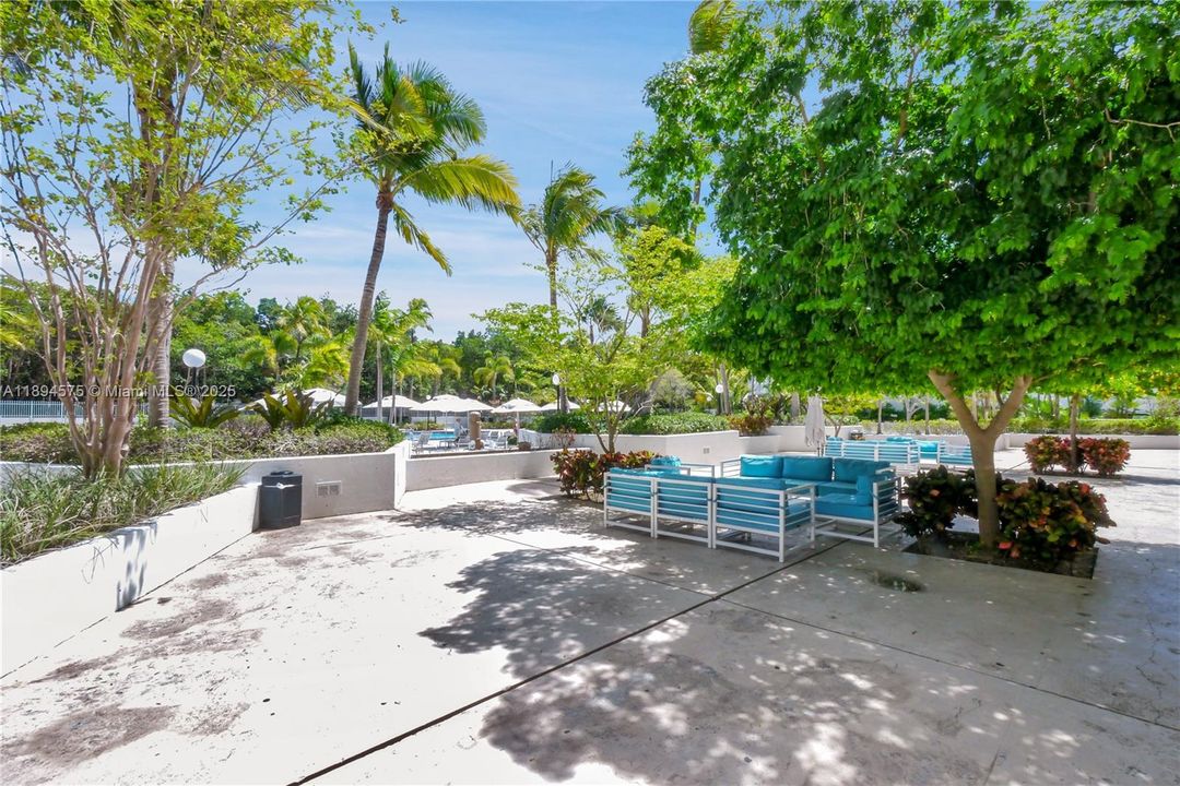 For Sale: $499,998 (2 beds, 2 baths, 1521 Square Feet)