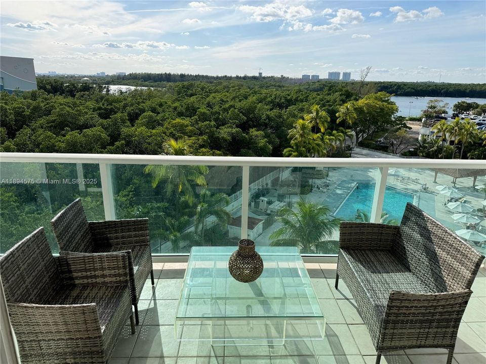 For Sale: $499,998 (2 beds, 2 baths, 1521 Square Feet)