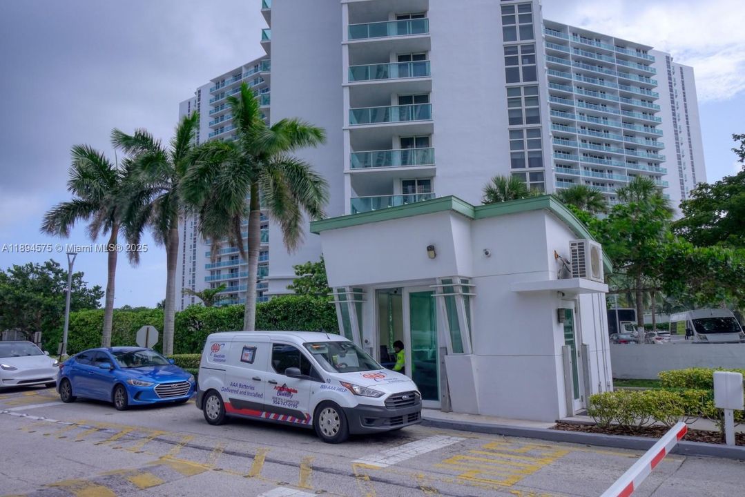 For Sale: $499,998 (2 beds, 2 baths, 1521 Square Feet)