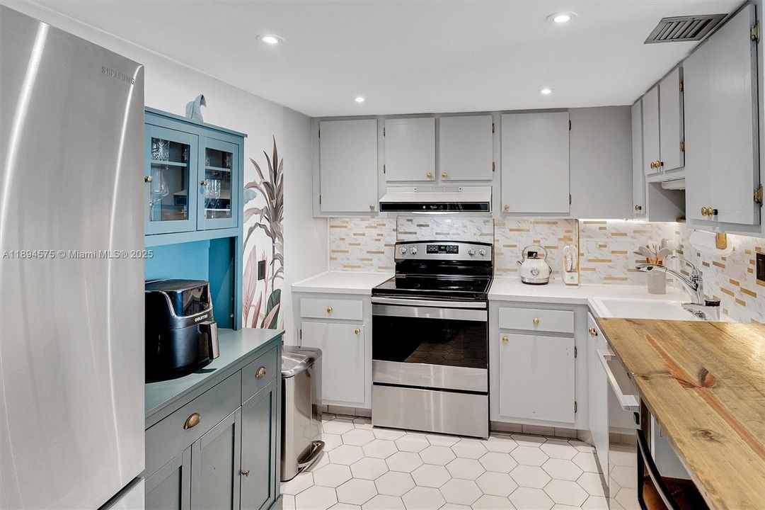 For Sale: $499,998 (2 beds, 2 baths, 1521 Square Feet)