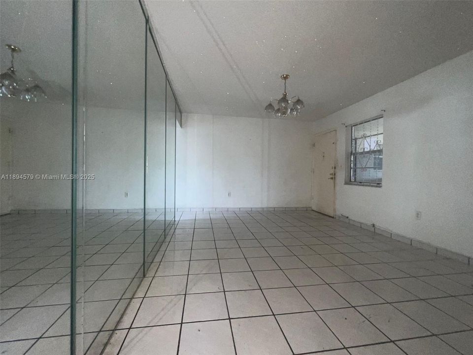 Activo con contrato: $180,000 (2 camas, 1 baños, 890 Pies cuadrados)