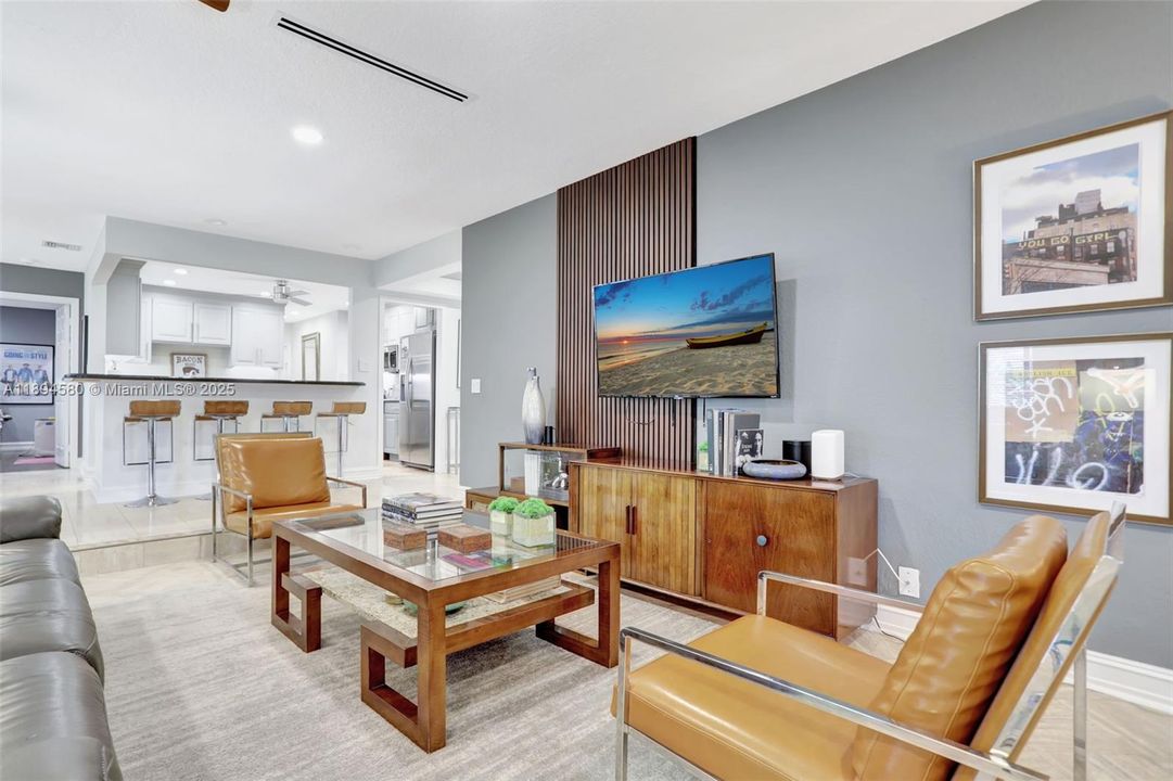 Под контрактом: $550,000 (3 спален, 3 ванн, 2480 Квадратных фут)