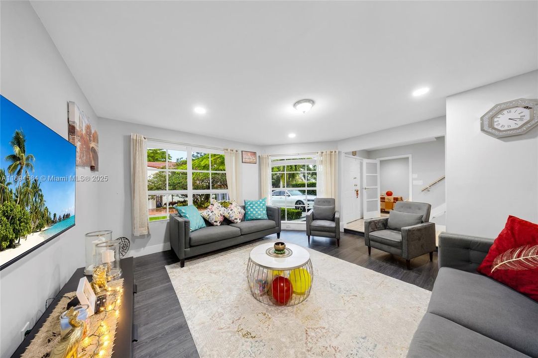 Active With Contract: $580,000 (4 beds, 2 baths, 2009 Square Feet)