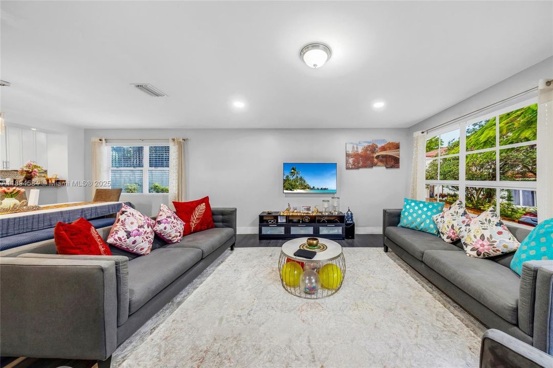 Active With Contract: $580,000 (4 beds, 2 baths, 2009 Square Feet)