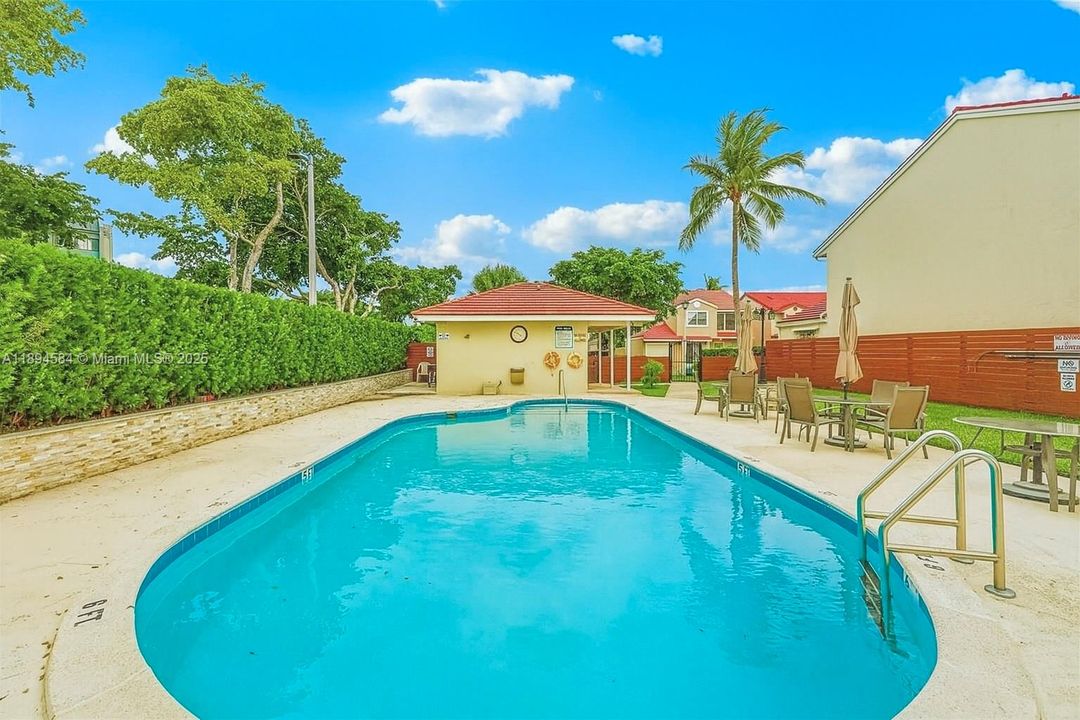 Active With Contract: $580,000 (4 beds, 2 baths, 2009 Square Feet)