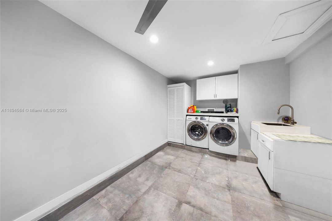 Active With Contract: $580,000 (4 beds, 2 baths, 2009 Square Feet)