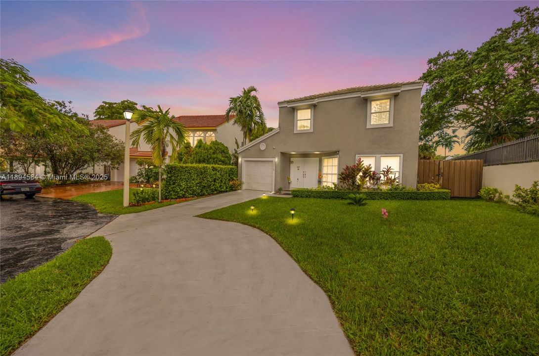 Active With Contract: $580,000 (4 beds, 2 baths, 2009 Square Feet)