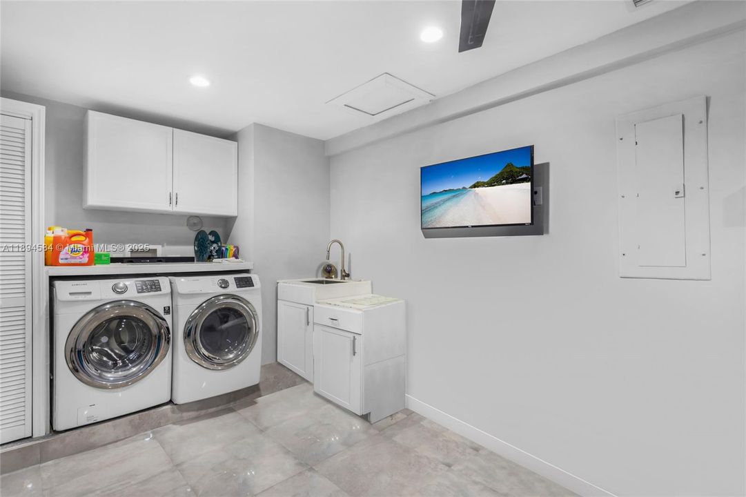 Active With Contract: $580,000 (4 beds, 2 baths, 2009 Square Feet)