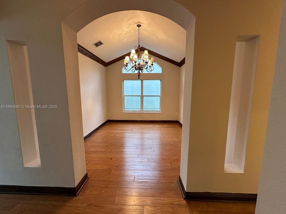 На продажу: $1,050,000 (5 спален, 3 ванн, 2951 Квадратных фут)