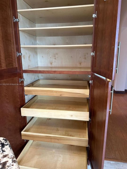 На продажу: $1,050,000 (5 спален, 3 ванн, 2951 Квадратных фут)